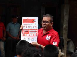 The Red Cross Society of Panama carries out educational days on dengue prevention in communities, so that people of all ages can help eliminate mosquito breeding sites and implement personal measures such as the use of mosquito nets and repellent.