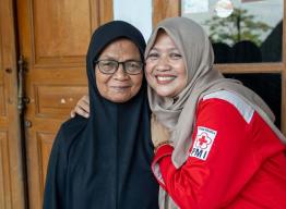Indonesia Red Cross volunteer with her mother