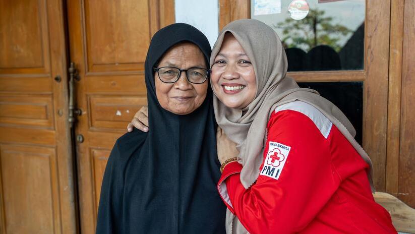 Indonesia Red Cross volunteer with her mother